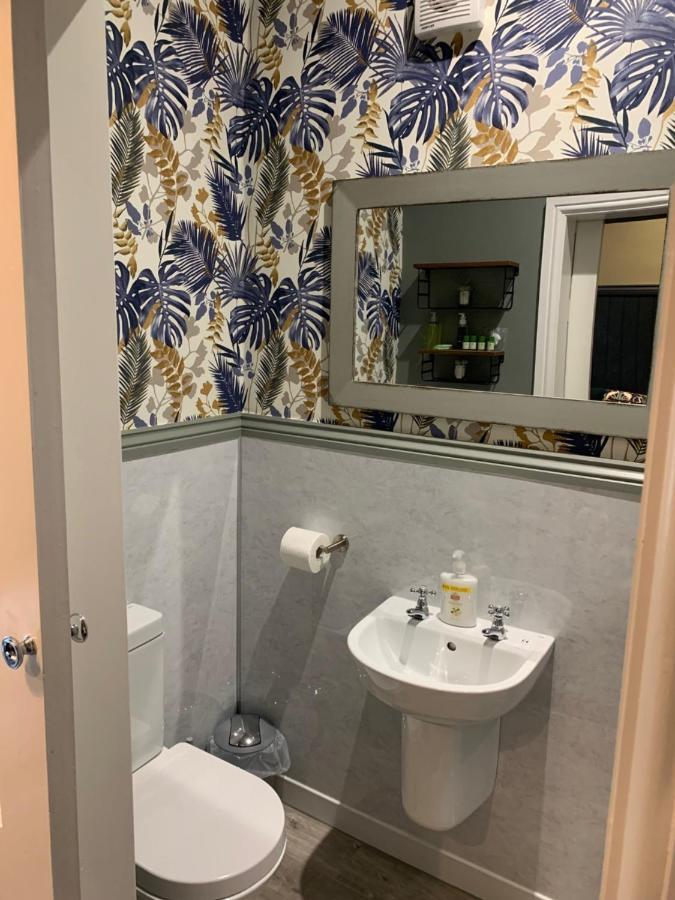 Cornerhouse Guesthouse Пенрит Екстериор снимка