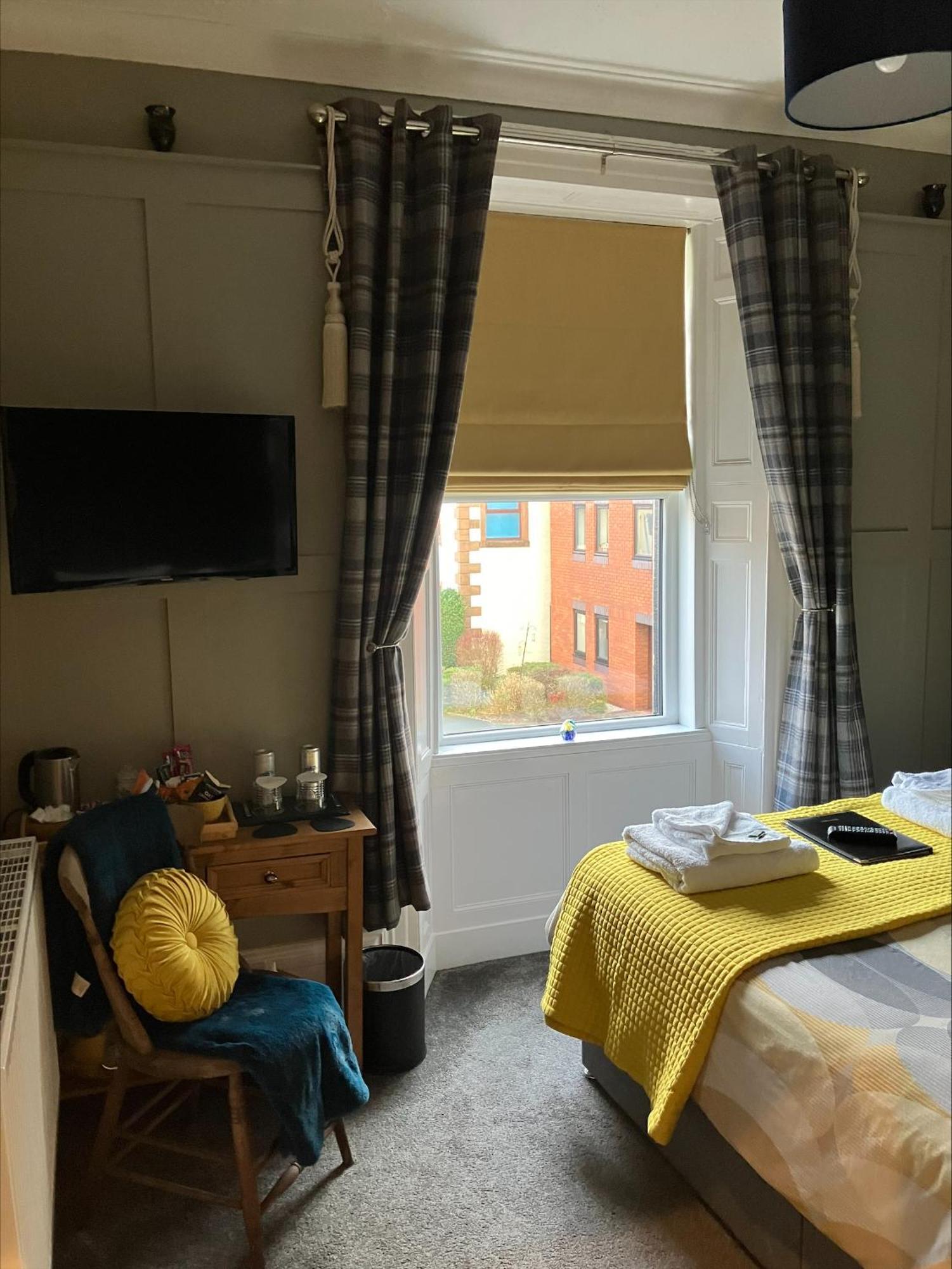 Cornerhouse Guesthouse Пенрит Екстериор снимка
